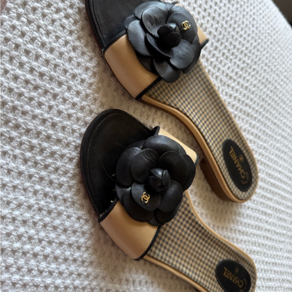 Chanel Black and Tan Women's Slide Sandals